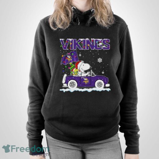 Minnesota Vikings Snoopy And Woodstock Driving Car Shirt Sweatshirt Hoodie - Unisex Pullover Hoodie