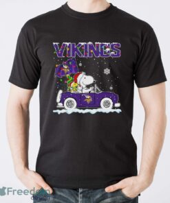 Minnesota Vikings Snoopy And Woodstock Driving Car Shirt Sweatshirt Hoodie