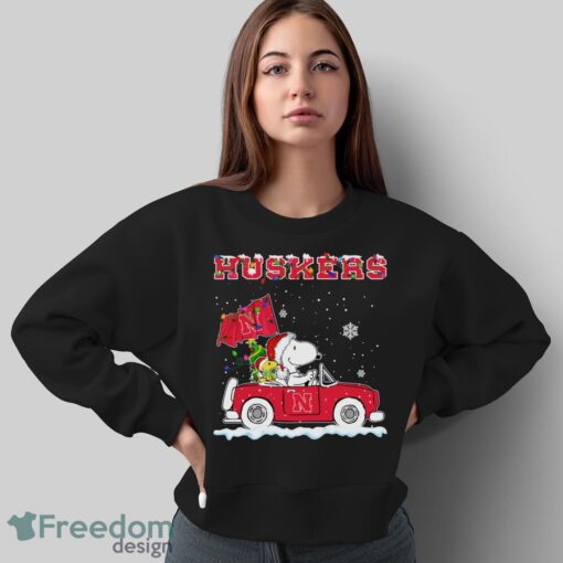 Nebraska Cornhuskers Snoopy And Woodstock Driving Car Shirt Sweatshirt Hoodie - Sweatshirt