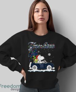 New York Yankees Snoopy And Woodstock Driving Car Shirt Sweatshirt Hoodie - Sweatshirt