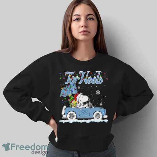 North Carolina Tar Heels Snoopy And Woodstock Driving Car Shirt Sweatshirt Hoodie - Sweatshirt