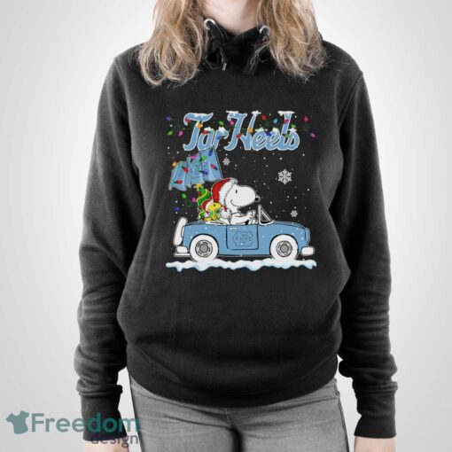 North Carolina Tar Heels Snoopy And Woodstock Driving Car Shirt Sweatshirt Hoodie - Unisex Pullover Hoodie