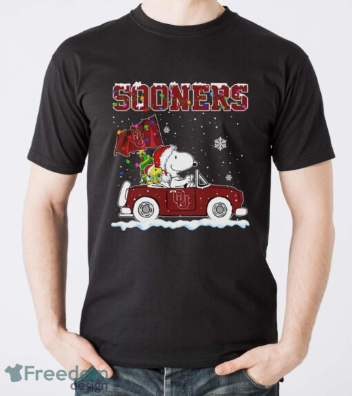 Oklahoma Sooners Snoopy And Woodstock Driving Car Shirt Sweatshirt Hoodie - Men T-Shirt