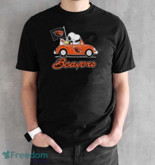 Oregon State Beavers Peanuts Snoopy And Woodstock Drive Car On Gameday Football Shirt - Black Unisex T-Shirt