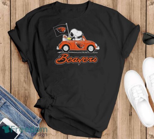 Oregon State Beavers Peanuts Snoopy And Woodstock Drive Car On Gameday Football Shirt - Black T-Shirt