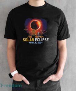 Peanuts Charlie Brown And Snoopy Watching Solar Eclipse April 8, 2024 Shirt - Black Unisex T-Shirt