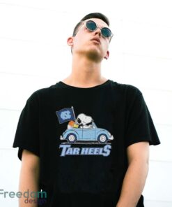 Peanuts Snoopy And Woodstock North Carolina Tar Heels On Car Shirt - G500 Gildan T-Shirt