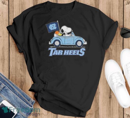 Peanuts Snoopy And Woodstock North Carolina Tar Heels On Car Shirt - Black T-Shirt