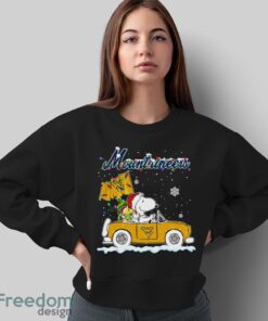 West Virginia Mountaineers Snoopy And Woodstock Driving Car Shirt Sweatshirt Hoodie - Sweatshirt