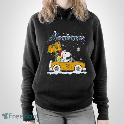 West Virginia Mountaineers Snoopy And Woodstock Driving Car Shirt Sweatshirt Hoodie - Unisex Pullover Hoodie